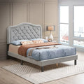 Queensize bed met knopen en sterke houten lattenbodem  