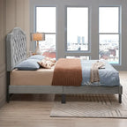 Queensize bed met knopen en sterke houten lattenbodem  