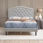 Queensize bed met knopen en sterke houten lattenbodem  