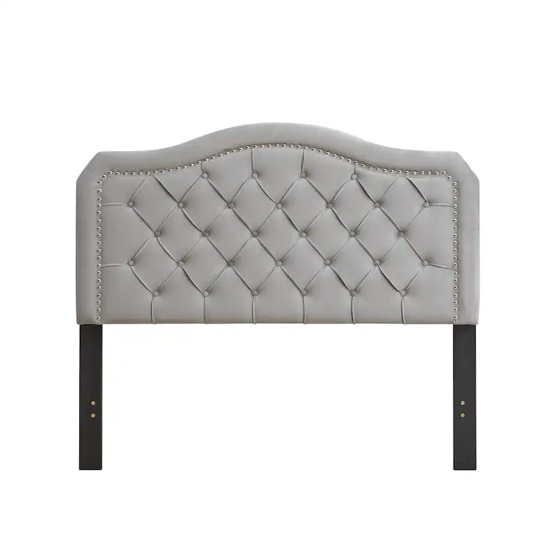 Queensize bed met knopen en sterke houten lattenbodem  