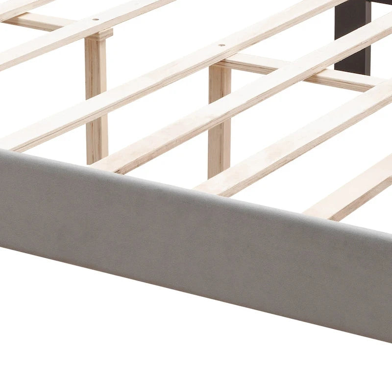 Queensize bed met knopen en sterke houten lattenbodem  