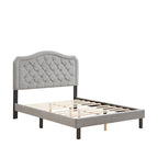 Queensize bed met knopen en sterke houten lattenbodem  